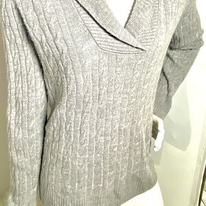 G.H. Bass & Co. Women's Gray V-Neck Sweater